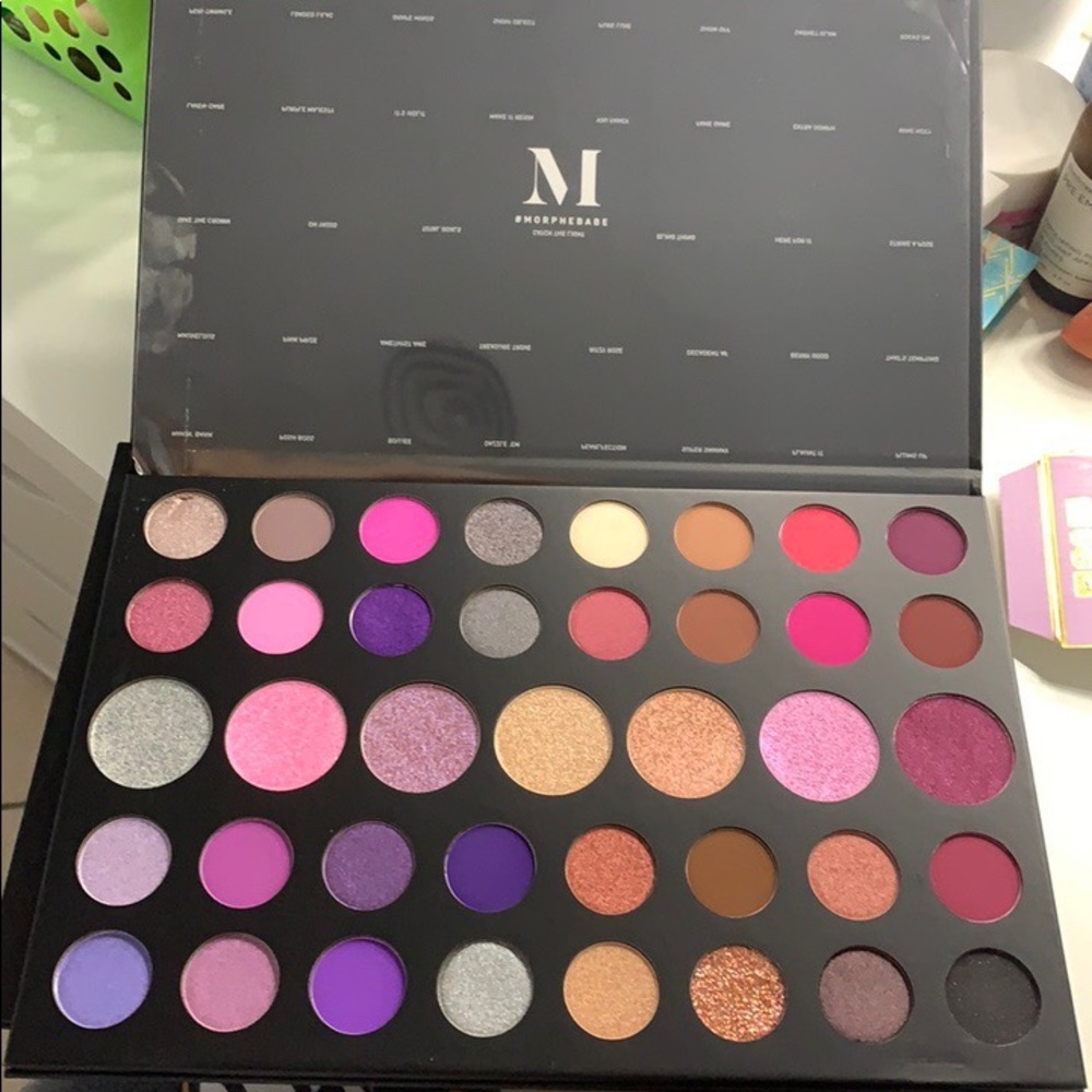 Morphe 39s Such a Gem artistry palette